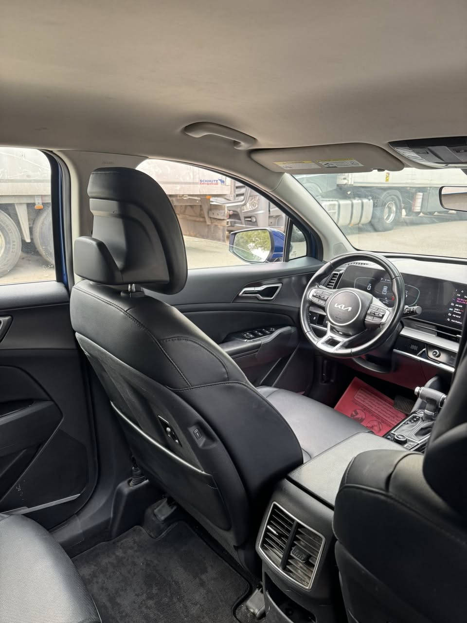 سبورتج 2023 لون جويتي
امريكي حادثه كما موضح بل صور المنشور حادثه وسوناره هم قطعتين بدون تبديل 
ماشيه 25 
فول موصفات  
مكينه 2500
مكان السياره بغداد جديده 
السعر 195$
اي ستفسار ***********
