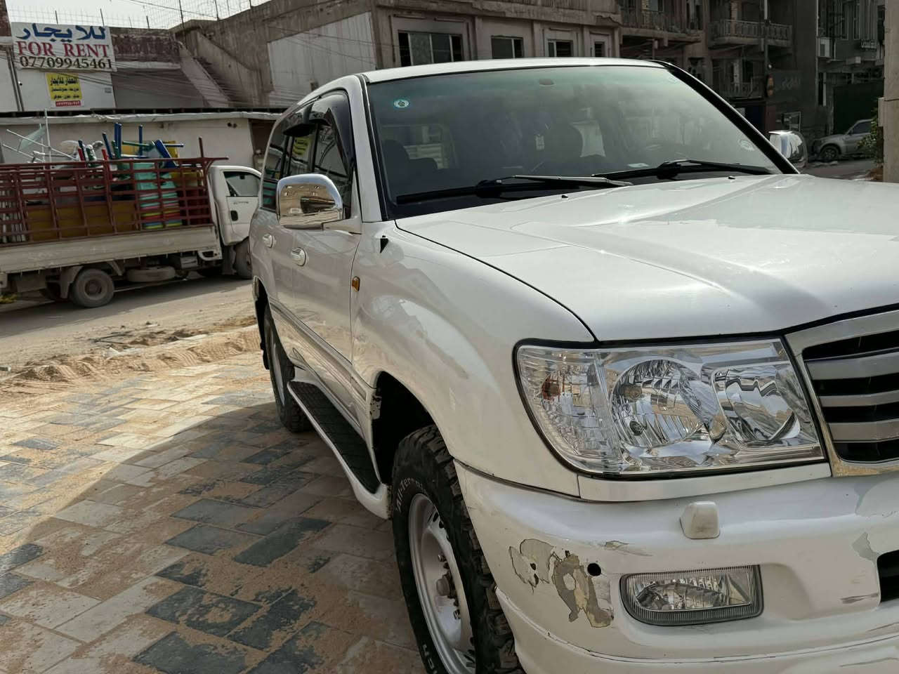 السلام عليكم
عندي لاندكروز 2006  ماشيه 191,000 بيها صبغ جاملغ خلفي الايسر وصبغ ربع الباب الخلفي 
السياره خير من الله صدر جديد وداخل جديد رقم بصره مميز 3 ارقام

حساسات خلفيه
سلايد
فور ويل
7 راكب
تبريد 3 قطع
زراكات على لايت
هوك خلفي
داخل بيجي
كامره خلفيه
شاشه
باقي المواصفات المعروفه السعر 21,000 وبيها مجال للاتصال *********** هشام
