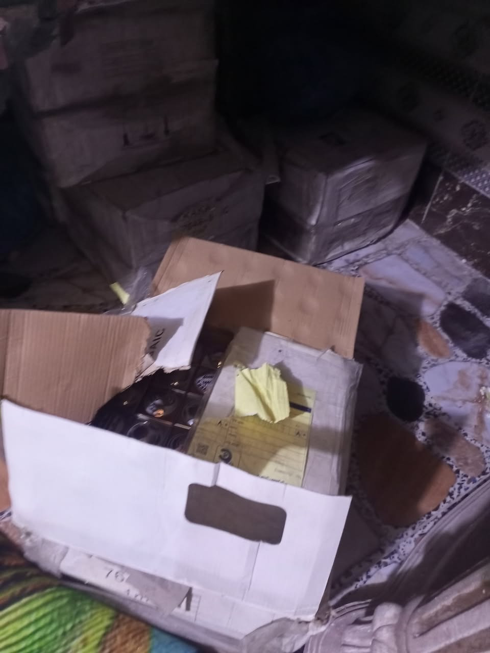 سلام عليكم اخوان 

عدي هذني ديكور جام كميه هوايه ونضيفات 

طيني سعر واخذهن 
تواصل ماسنجر او ***********
