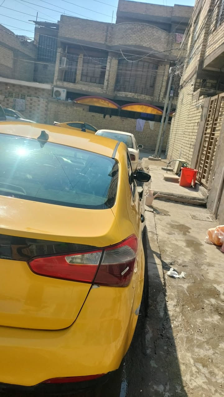 السلام عليكم
كيا فورتي 2016
وارد امريكي 
مكينة دوش 
رقم انكليزي 
سنوية إلى سنة 2027 باسمي 
بغداد البلديات السعر 95
***********
