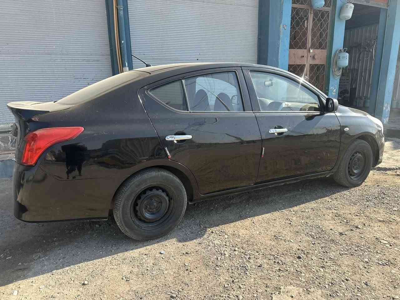 نيسان صني للبيع موديل 2016 بيها 3قطع صبغ كير ومحرك وتبريد مكفولات السياره بل موصل سعرها 85  )*********** ) ‭0777 411 9851‬
