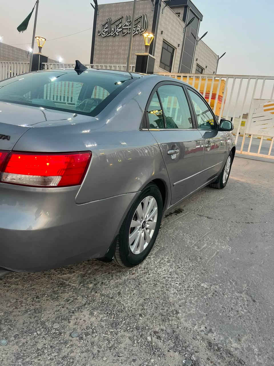 السلام عليكم للبيع فقط سوناتا 2007  رقم بغداد انكليزي سنويه مجدد 2030 باسمي تحويل مباشر وراد امريكي حادث فقط جاملغ امامي وشويه مقدمه الغد اربع اصابع شواصي مكفولات بيهه صبغ صفاح فقط اثر جراد قماره وصندوك مكفولات مكفوله سياره من دواخل والكص والتبديل فول مواصفات 6 سلندر محرك كير صدر تبريد مكفولات تخم تاير جديد سياره جاهزه وكل نقص مابيهه مكان بغداد للاستفسار 
***********
