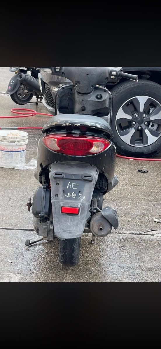 سلام عليكم دراجه بريز اوراق موجده دراجه مكفوله تاخضه من باب البيت وين متريد افحصه مكان صالحيه رقم ***********سعر 575 وبيه مجال تاخذه من باب البيت
