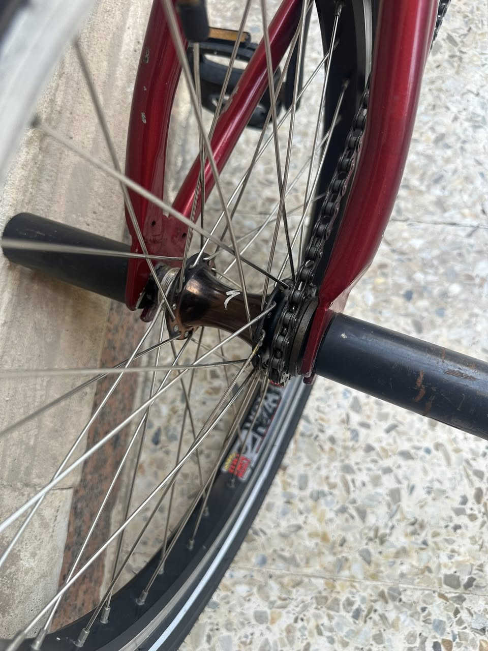 السلام عليكم
بايسكل BMX ماركة specialized نوع fuse امريكي، البايسكل والبطيخات كل قطعة مختمة بماركة البايسكل ومابيه اي قطع مبدلة
حجم 20 
تايرات ويدات وسرج مشدودات بالجديد
بريكات امامي وخلي شغال وبيه شيالات بالويل الخلفي
مابيه اي نقص ونظيف جداً ممستعمل هواية
مكاني بغداد السيدية والسعر ٢٦٥ الف


**إذا كنت صاحب هذا الإعلان وتريد حذفه لأي سبب، رجاءا أرسل رسالة إلى الدعم الفني**