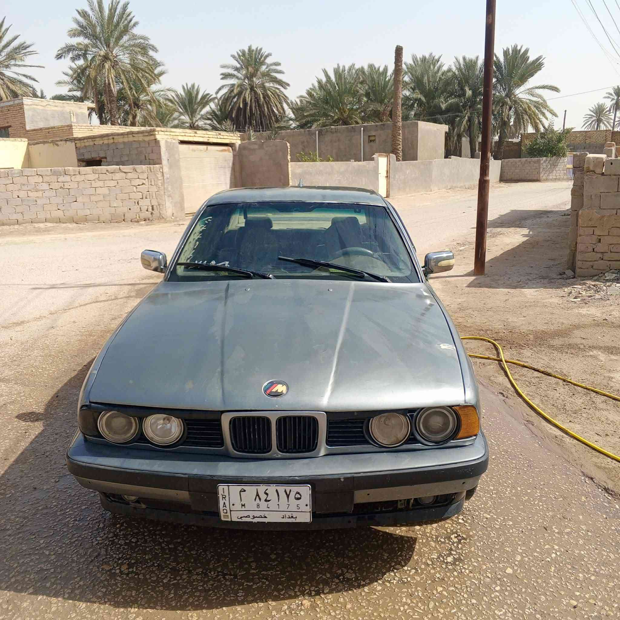 السلام عليكم بيئم 525 موديل 93 كير اوتماتيك مكينه وكير نضيفات كهربائيات كله شغاله كفاله من حادث بيه طخه بالجاملغ الامامي  سنويه لغايه 2027 رقم بغداد السعر 45 بيه مجال المكان بابل قضاء القاسم ***********
