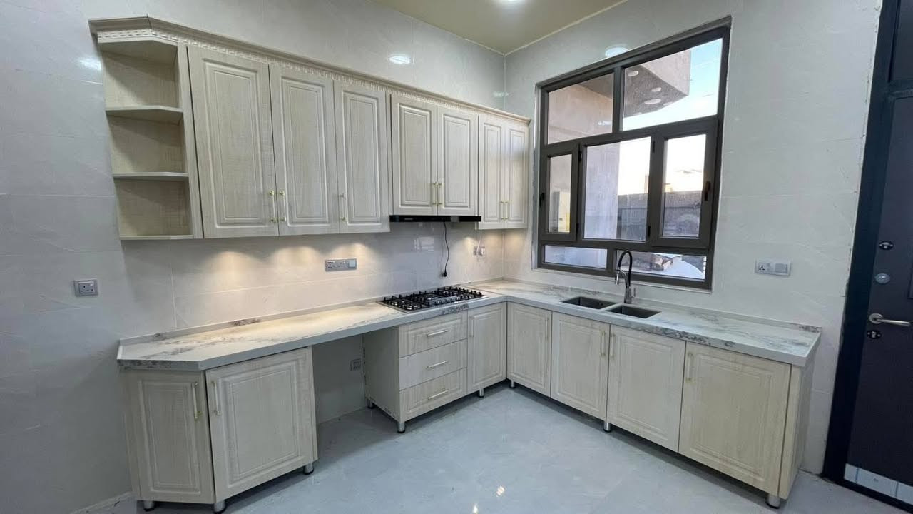 لتكن احلامك أكبر من مخاوفك ولتكن افعالك أعلى صوتا من كلماتك
عالم المطابخ 
"استمتع بمزيج مثالي من الأناقة والعملية في مطبخك!                                        
تصميم عصري بخامات عالية الجودة يعكس جمال التفاصيل وراحة الاستخدام. ✨🍴 
مع عالم المطابخ يتم تصميم مطبخك بعناية
📍العنوان - العماره -ميسان 
قطاع 28 جهه الكفائات مقابل اسواق الشمس 
***********
اوقات العمل من الساعه 10 صباحا الى الساعة 10 مساء عمارة, ميسان
