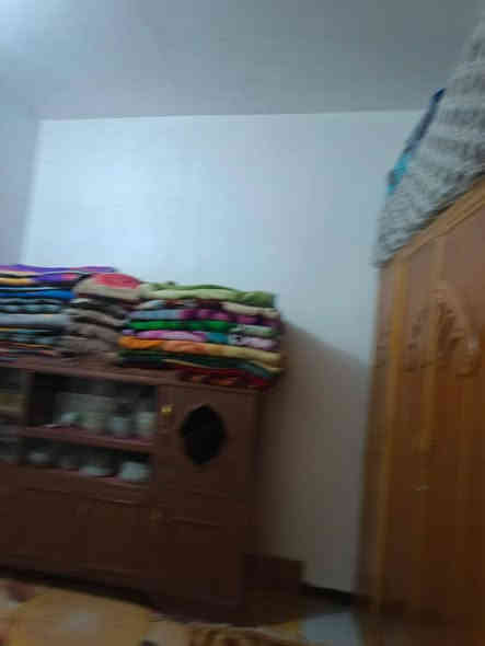 بيت للبيع واقصاد وامراوس المساحه 200 متر بيت درجه اولى السعر 40 وبيه مجال للشراي  موقع البيت حي الزهراء على شارع الشريفات ***********
