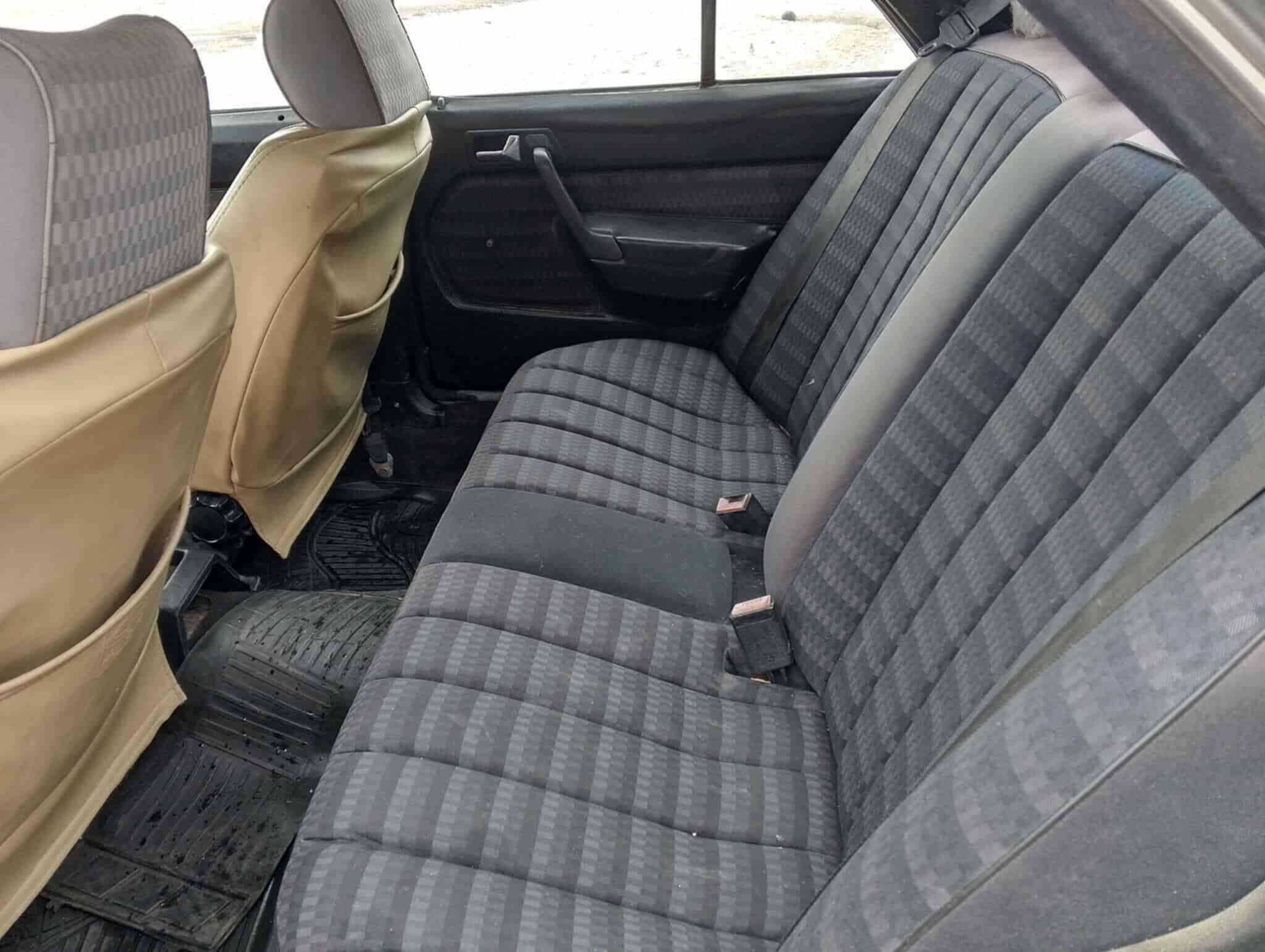 190 طيارين رقم أربيل إنكليزي، مكينة وكير مكفولات، تبريد شغال، كير عادي 5 نمر وعندي كير أوتوماتيك كامل مع تفرعاته احتياط أنطيه مع السيارة حدادية 90% لا يوجد حادث قوي، بدون خياسات، وكالة عامة باسمي تحويل مباشر، سعرها 40 بيها مجال للجاد بالشراء، مكاني بغداد سبع أبكار
***********
