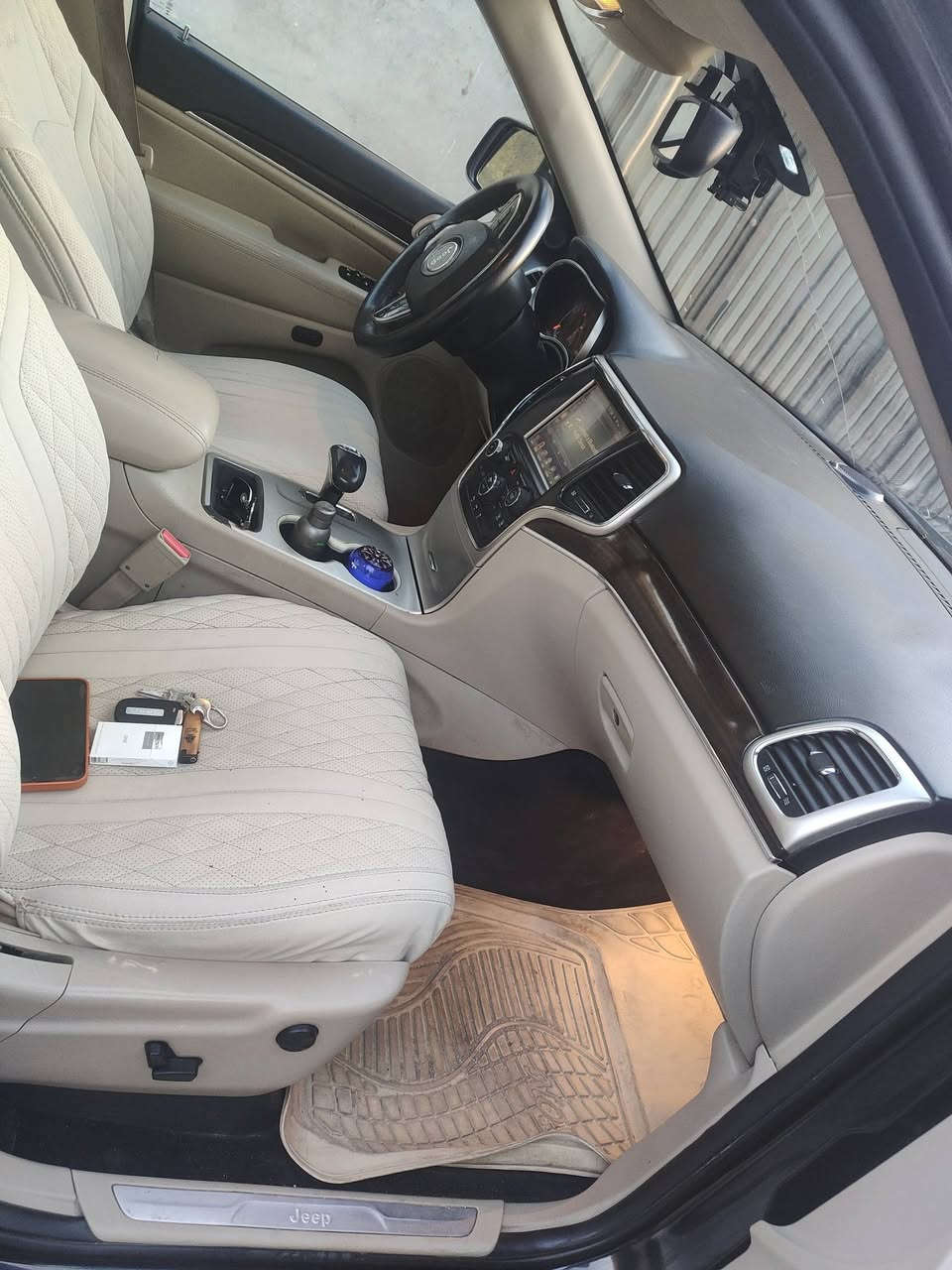 سلام عليكم جيب موديل2014 سته سلندر فول لخير بنرامه صندوك كهرباي شفط ستيرن كهرباي تشغيل عن بعد اشاير ترحيب بيهه هواي مواصفات رقم بغداد نكليزي كير مكينه وصدر جدد هادثهه سرقه وبراكيته مال دعاميه الجوه بيهه طلقه بل قماره هاي كل تفاصيلهه مضروبه مكفوله السياره من الضربه مكاني بغداد حي الجهاد السعر ب 170 لاتصال ***********2 ♕*********** ثنين خطوطي بيهن واتساب
