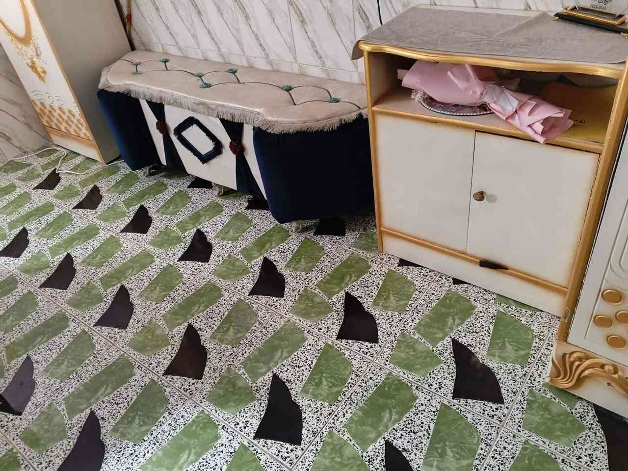 غرفه تركيه ونجاره عراقيه بعده جديده مامستخدمه مشدوده فقط السعر ٦٠٠
***********
