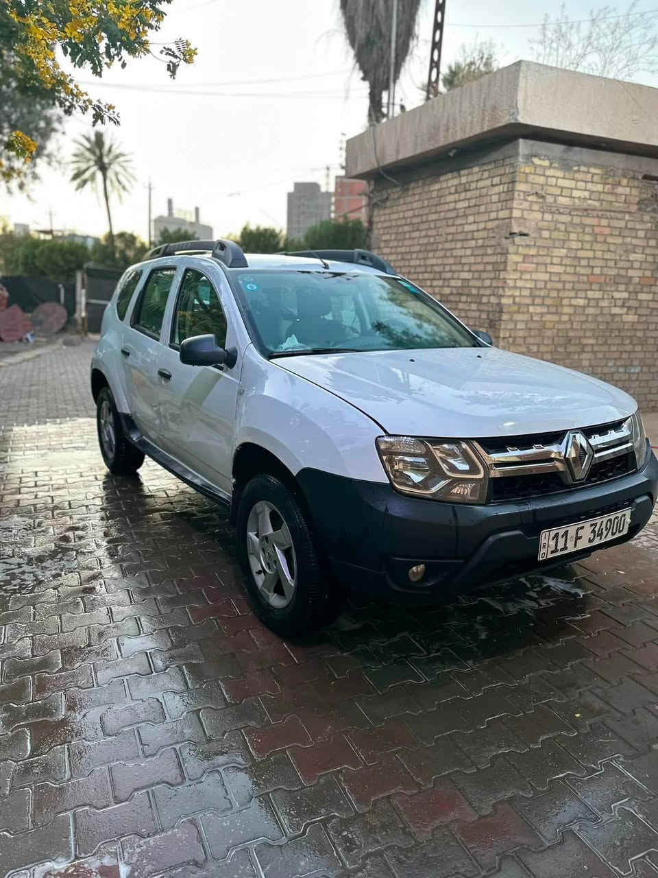السلام عليكم رينو داستر للبيع 2018 سيارة ماشيه134km بيه صبغ موضح بالصورة سيارة نظيفة مشيها حلو بس بيها مشكله وحدة فقط من امشي مسافه بعيدة الكير يكوم يأخر والسيارة شوفة العين المشكله مشكلة دهن او كهرباء او ميكانيك ماعرف تجي اشوف ابعينك .. السيارة بأسمي رقم انكليزي بغداد هزه جديده السعر70 العنوان بغداد ***********
