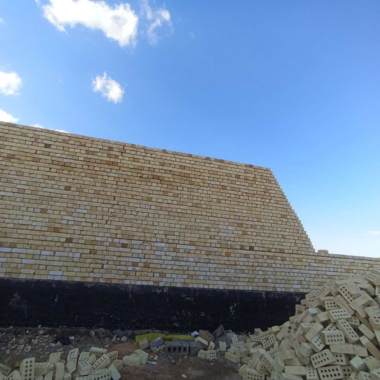 السلام عليكم خلفة بناء طابوك بلوك فرمستون. متفرق حاليا  شغل الي يرضي رب العالمين***********.//***********
واتساب
