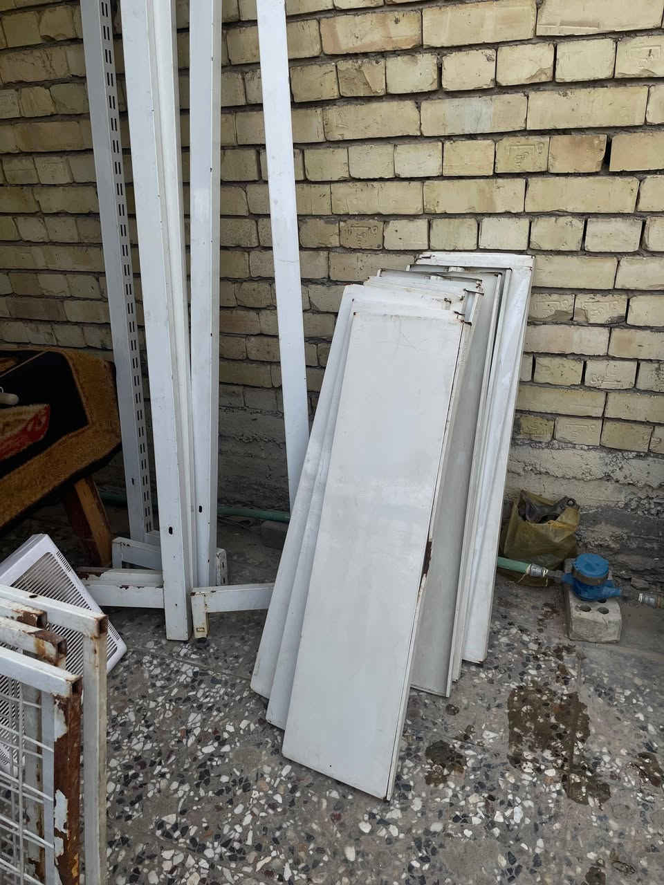 عندي رفوف قيم واخذ بما يرضي الله وهذا رقمي *********** السيديه شارع ال400
