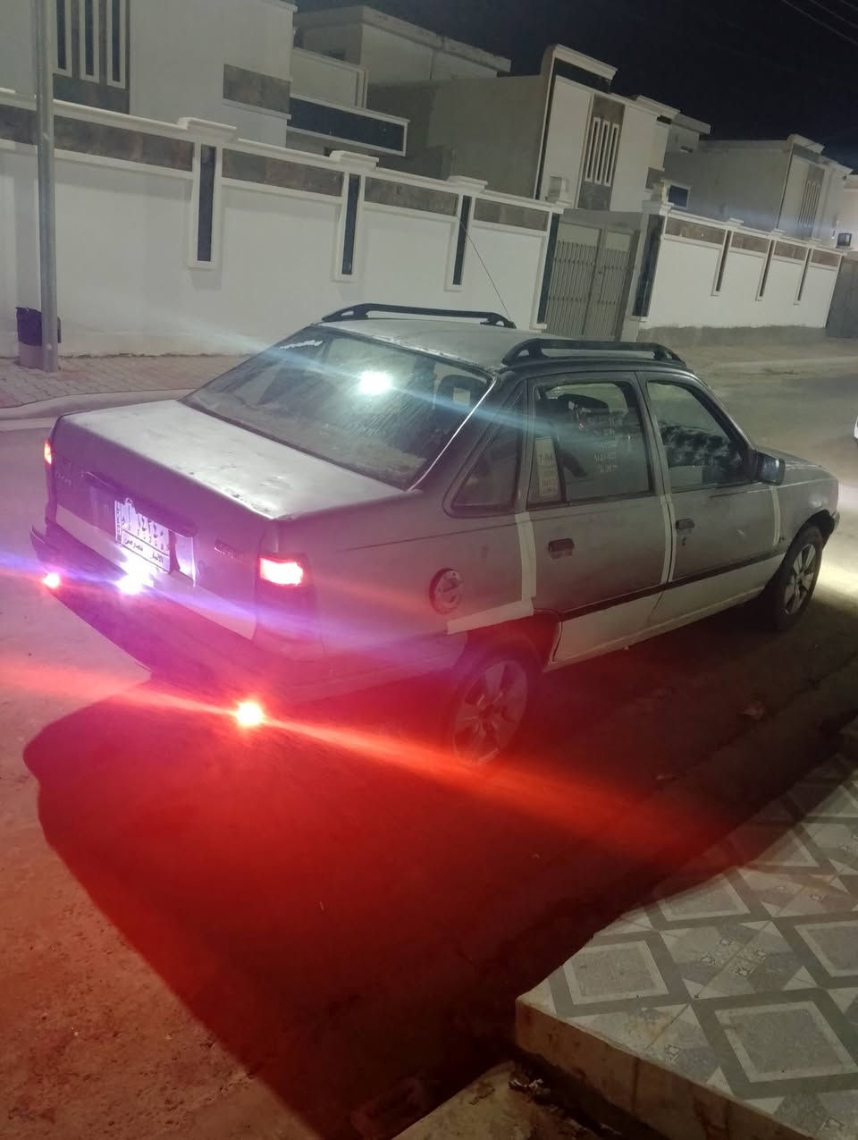 للبيع اوبل كاديت بسعر جدآ مناسب موديل 92 سنويه جديده تحويل ثاني يوم سياره مال عمل وقتصاديه محرك 1600 گير عادي  السعر قفل من الاخير 13ورقه عليهه غرامه 100 الف ينزلن من السعر مكان الرمادي مجمع اليرموك ***********
