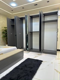 مدريد • سرير مخزن • ميز تواليت