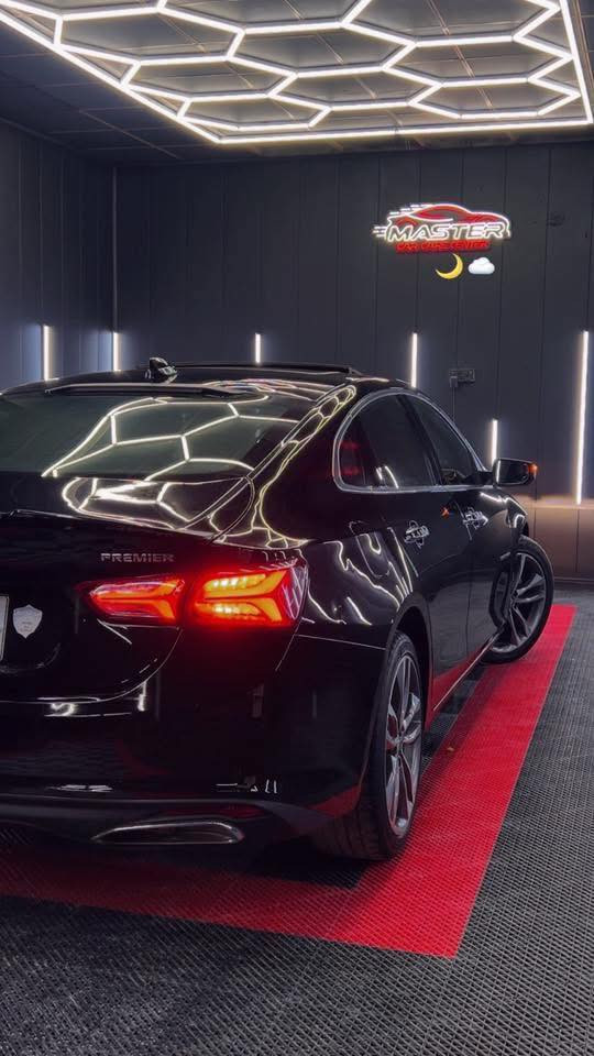 ماليبو بريمير 2020 #PREMIER 2.0T 
🔥🔥🦾🦾🔥🔥
محرك 2000 توربو 🚀🚀 
4 سلندر سياره كلش قويه 
ناقل حركة أوتوماتيكي 9 سرعات. 
ماشيه 121الف كيلو 
نظام دفع أمامي
مقاعد جلدية كهربائي للسائق والراكب
وخزن ميموري 1.2.3
فتحة سقف كهربائية بانورامية 
نظام صوتBoss
تبريد وتدفئة جميع المقاعد حتى الخلفي 
تدفئة ستيرن
كاميرا خلفية
نظام دخول وتشغيل عن بعد. 
مري قلاب 
 البريمير معروف بل مواصفات 
حادثهاا موضح جاملغ الخلفي بيه صبغ بدون ضربه 
ب عراق حاف البنيد 
كير مفتوح 
والباقي كفاله رقم بغداد هزه جديده
السعر ١٤٢ وبيهاا مجال للأستفسار واتساب او اتصال 
***********
