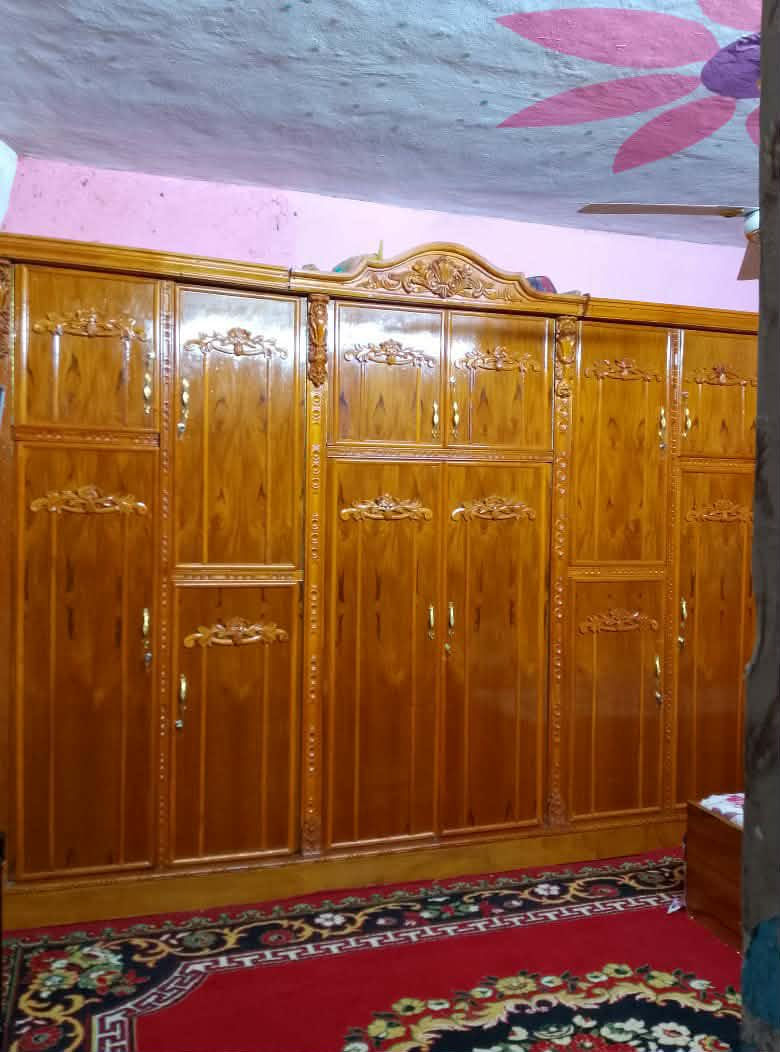 السلام عليكم عندي غرفه اخشاب مستعمله نضيفه مابيها اي ضرر للبيع السعر 600الف وبيها مجال للشري يتصل واتساب ***********اتصال *********** مكلف بل نشر
