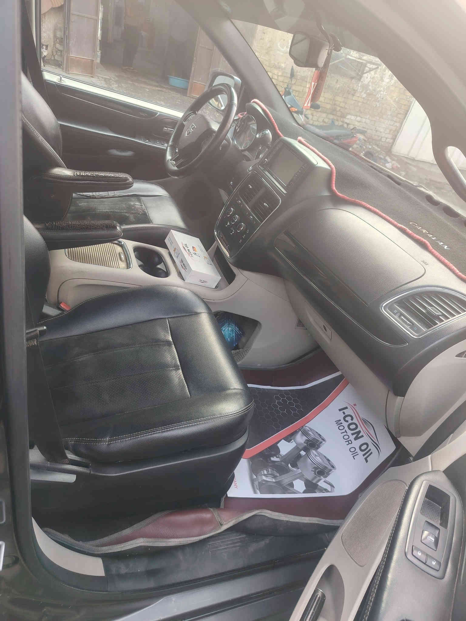 دوج كرفان 2017 رقم سليمانيه الجديد بسمي مواصفات sxt
٧ راكب منفصل
بيبان وجنطه وجام كهرباء شفط
تشغيل عن بعد 
داخل جلد
؛ شاشه جبيره
فرس وسطي
مكينه كير تبريد تايرات مكفولات
صدر نضيف بس مو جديد يعني تقريبا ٧٠ بلميه
حادث موضح بلفديو
سعر ١٤٥ بيه مجال بسيط
تعجبك أهلا وسهلا
متعجبك اعبرها اتحصل احسن منها ان شاء الله
***********
مكان بغداد أو النجف
