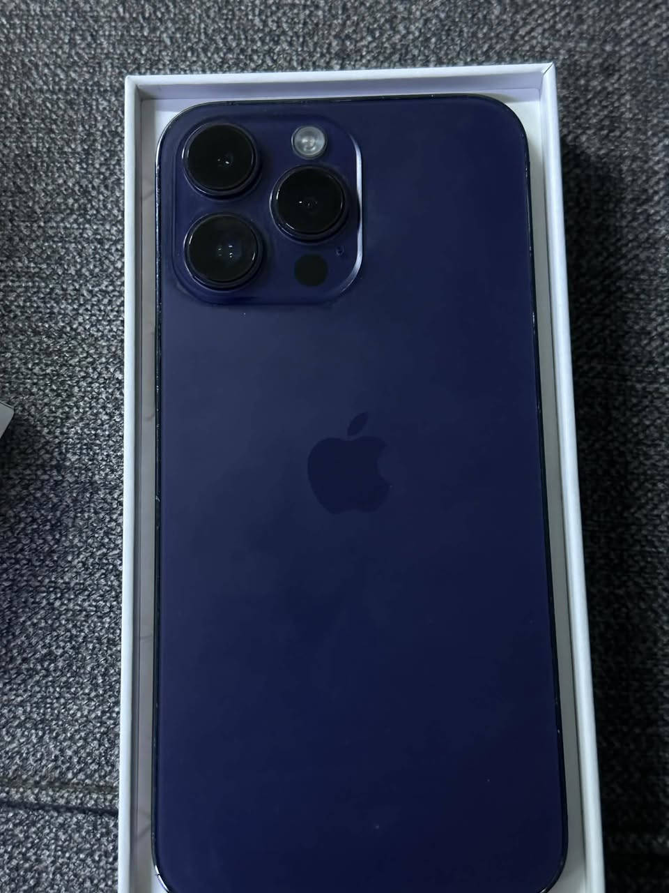 السلام عليكم 
ايفون 📱 14 برو ماكس للبيع 
أمريكي نموذج ZA
بطارية🔋 86 ‎%‎ 
ذاكرة 256 گ
تك سيم 
جهاز كله بلادي مبدل شاشه فقط 

السعر خاص والشراي يتصل ع الرقم 
***********
