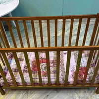 سرير طفل خشب • نظيف • موصل الجانب الايسر