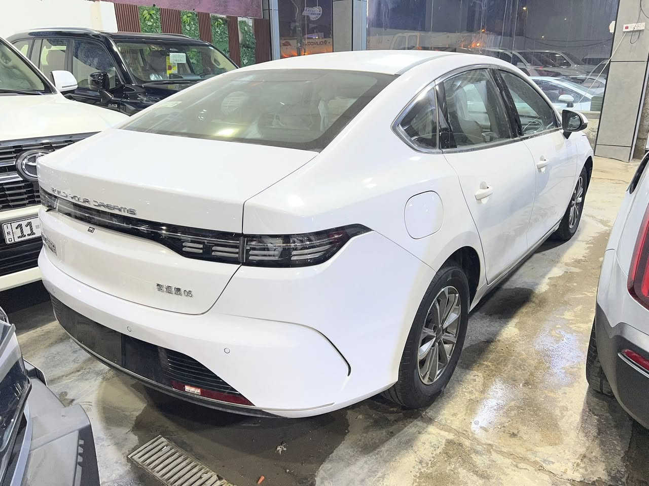 سلام وعليكم
بي واي دي 2025 زيروو 0️⃣ 

لون ابيض داخل ابيض 

فول مواصفات 

مرقم كامل 

غراضهة كاملة 

مكاني بغداد زيونة 

رقمي ***********
