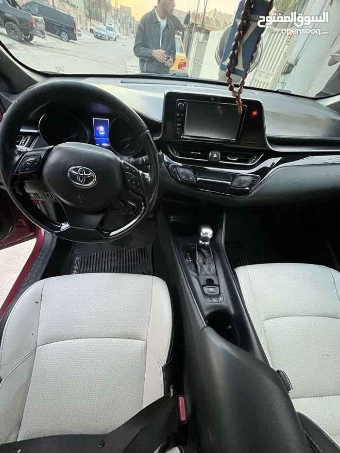 ‎✨ للبيع  ✨🚗
#CHR 2019

السعر :138$

‎📍 الموقع: بغداد

📞 ***********

‎🌟 مواصفات السيارة:

‎ فول مواصفات عدا الفتحة

‎ تشغيل بصمة 🔘

‎ بصمة أبواب (لمس) ✋

‎ نظام ترحيب عند الاقتراب 👋

‎ مرايا كهرباء شفط 🪞

‎ 4 جامات أوتو 🪟

‎ محرك 2000 بانزين عادي ⛽

‎ ويل كب كروم بلادي✨🛞

‎ تبريد مناخين (دبل زون) ❄️

  رادار جانبي (نقطة عمياء) ⚠️

‎ رادار أمامي 🚘

‎توقف ذاتي 

‎ نظام تحديد المسار 🛣️

‎ نظام ABS مانع انزلاق 🛑

سايد بريك بصمة + أوتو هولد

‎
 ثلاث أنظمة قيادة (Eco / Normal / Sport) 🏁

‎ شاشة CarPlay 📱

‎ كامرة خلفية 📷

‎ تحكم ستيرن كامل جهتين 🎛️

‎ شاشة تحكم كامل بالسيارة و اعداداتها 🖥️

‎لايتات ديناميك ويه الستيرين 

‎مثبت سرعة 🚥🚗

‎تدفئه كشنات

‎✔️ حادثها بسيط جداً قطعه واحدة فقط   جاملغ بصف السايق بدون شواصي ولا لغود وصارت طخه بسيطه هنا بغداد بالباب الامامي بصف السايق

‎✔️ الممشى:61 الف  كيلو فقط

‎✔️ رقم بغداد باسمي
