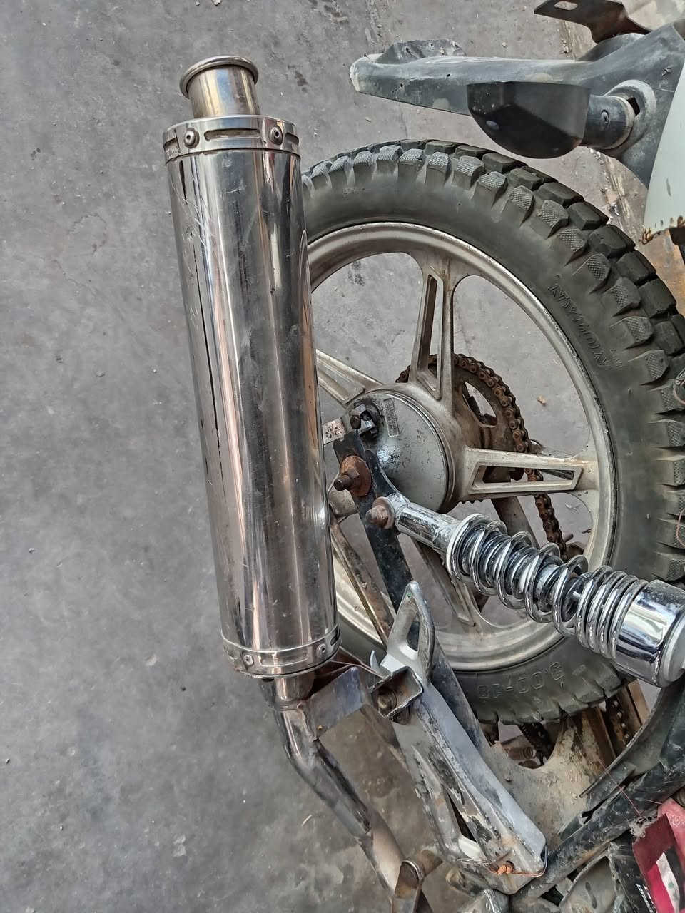 السلام عليكم دراجه هيوشه البيع في فلوجه سعر  250وبيه مجال بصيط او مراوس دراجه يراني اتصل  ***********
