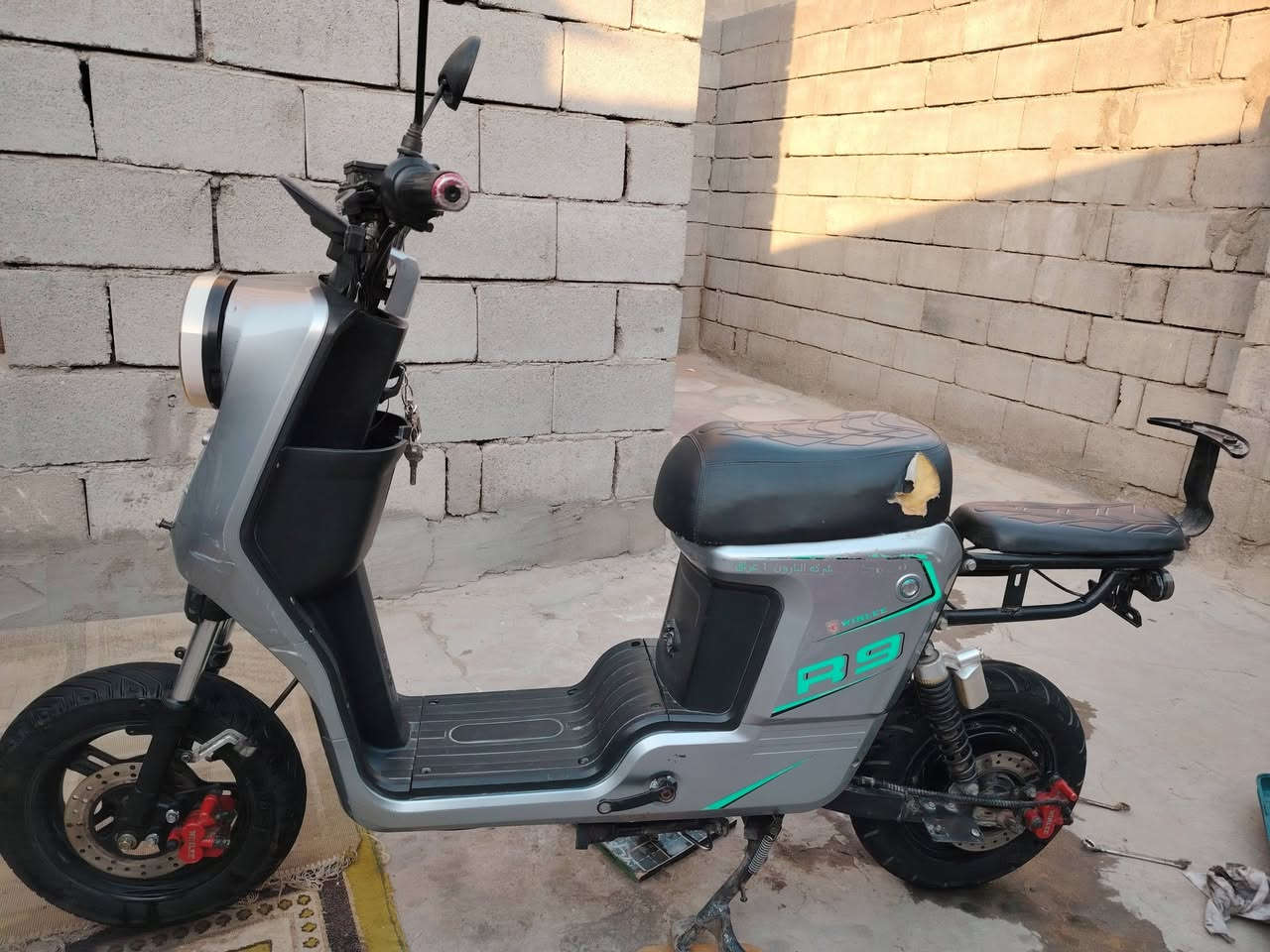 ار 9 للبيع مكان الزبير 300 وبيها مجال ***********

