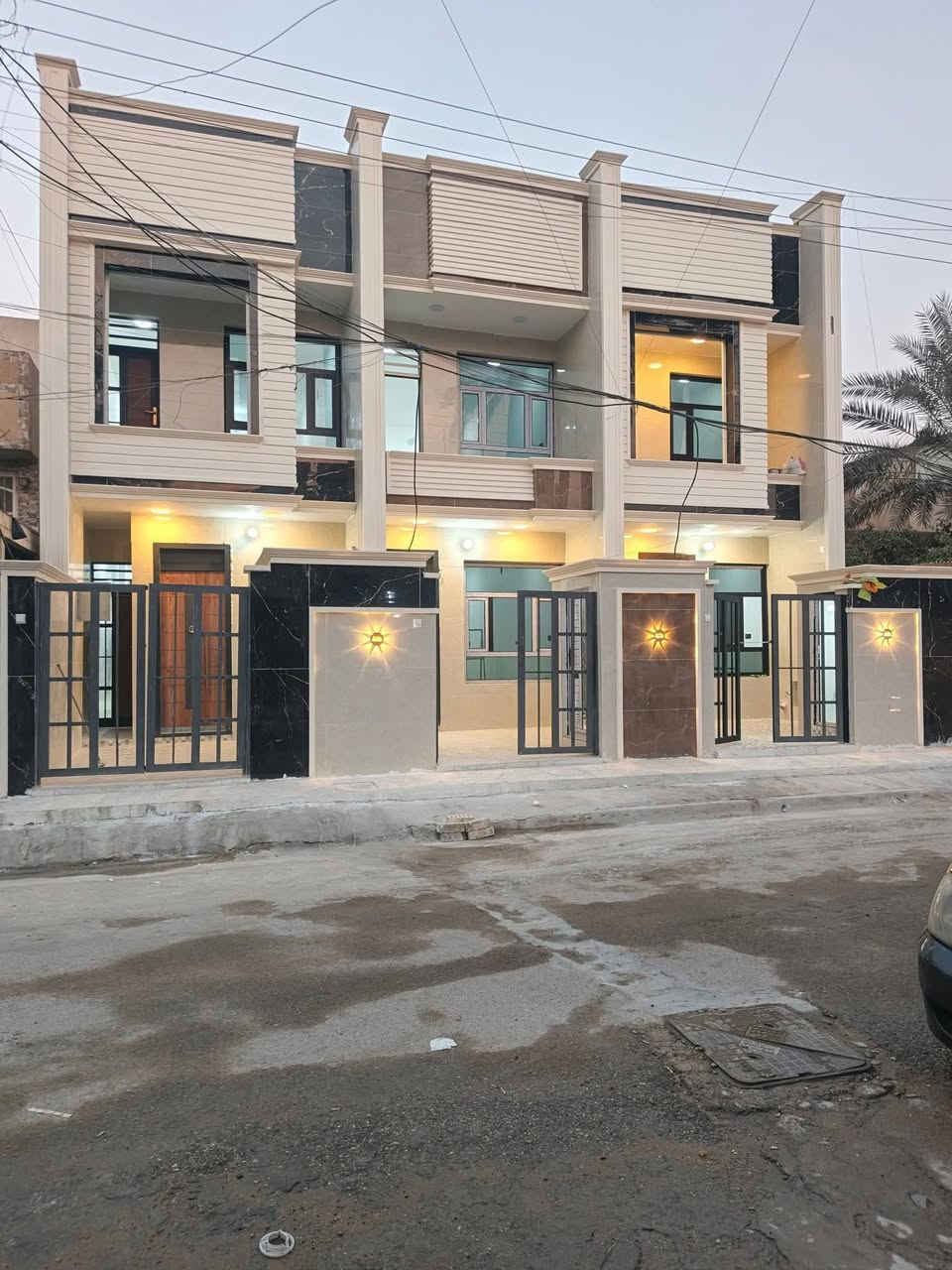 بيت البيع مساحة ١٠٠متر مدخلين ٣نوم وصاله ومطبخ وخدمات بناء أول حصرياً  لاتصال ***********
