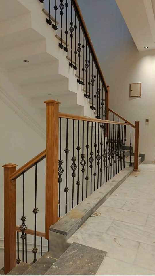 حدادة الاخلاص نعمل جميع اعمل الحداده ابواب قاصه 
شبابيك امحجرات سقائف كيسبان سقائف سطح جينكو 
ابواب رئيسي اسلايت سقائف شناشيل ***********
البصره فقط وانواحي ولقضيه البصرة, العراق
