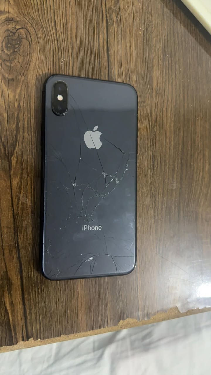 ايفون x للبيع سعر 150 وبي مجال مكاني بغداد واتساب ***********
