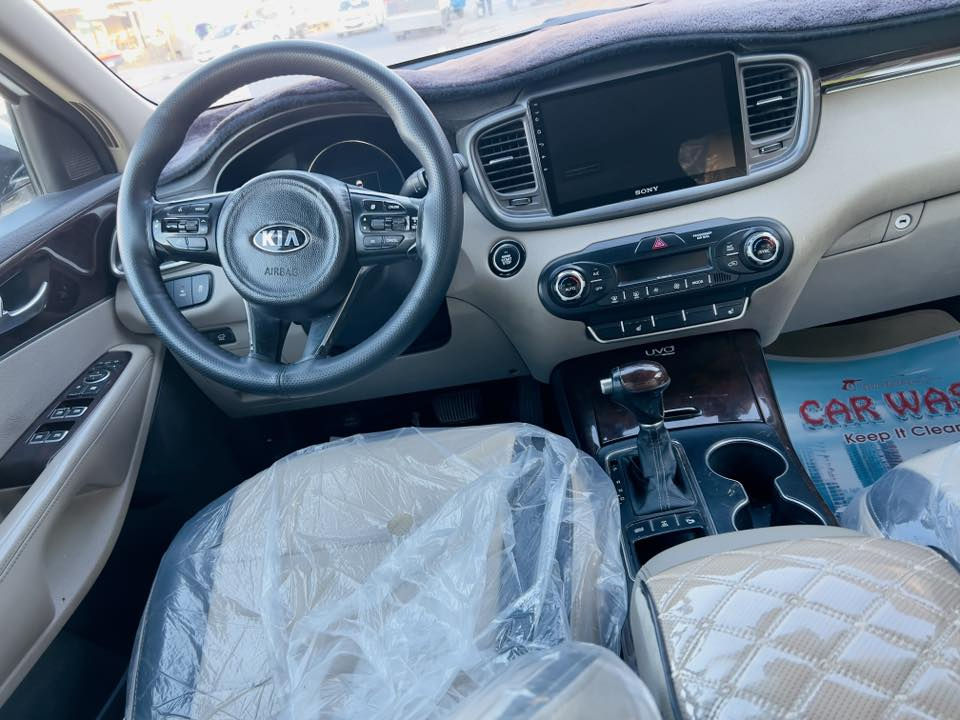 كيا سورنتو 2018 رقم بغداد
لون ابيض 
6سلندر  
7راكب 
بصمه 
داخل كريمي فاتح
شاشه بلاد نظام عرض
علامة سورنتو بلدوسة
3انظمه قياده 
بردات خلفية 
كشنات جلد  
اضواء ترحيب
 اشاره+مري قلابة
 حساسات خلفيه امامي
تبريد ٣ قطع منفصل
تحكم استيرن فول 
لد امامي وخلفي 
لايت زنون عالي ناصي 

السعر 190 $
مكان السيارة بغداد
غير متواجد ع الفيس 
للاستفسار ***********
