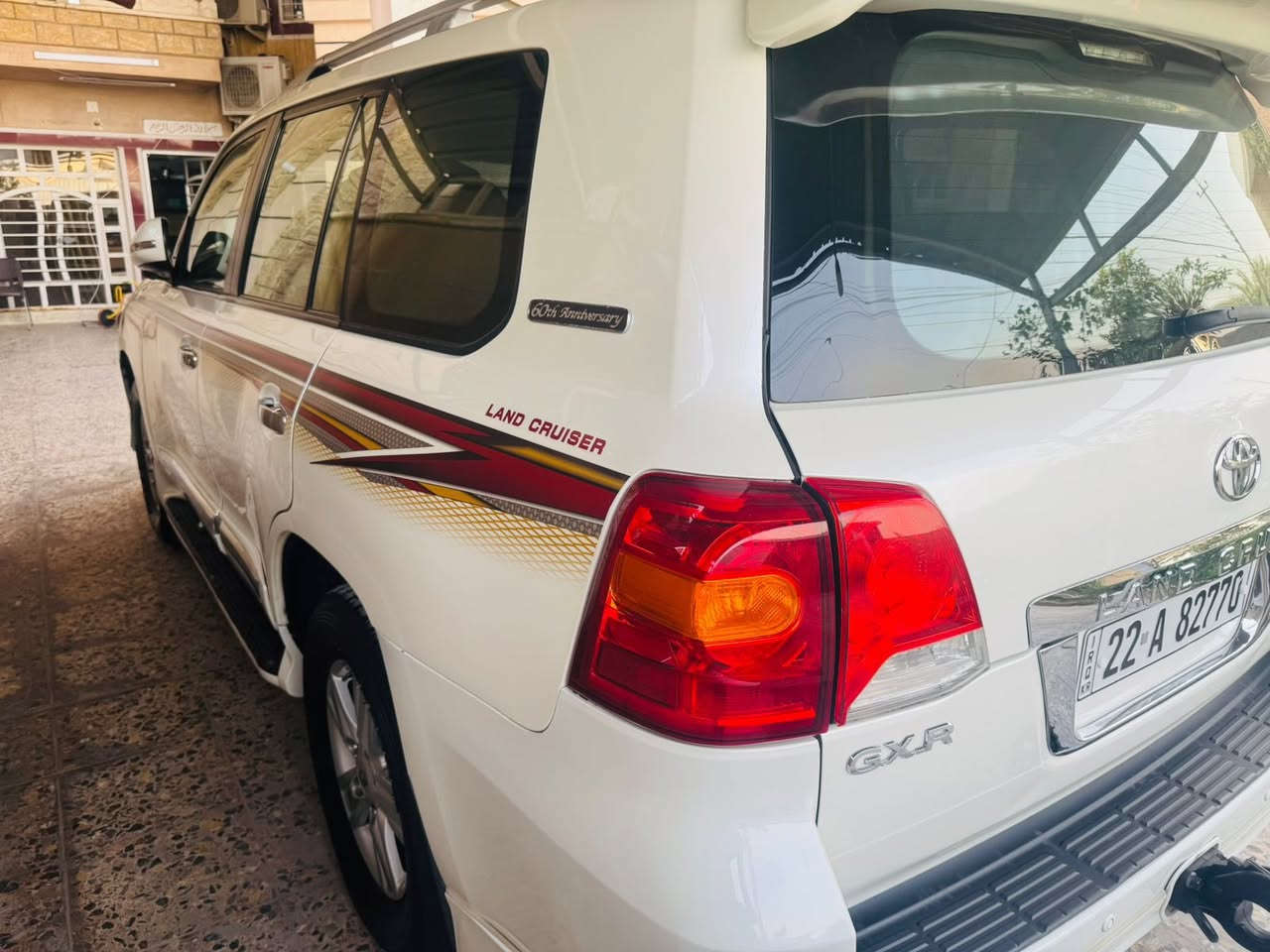 سلام عليكم
_____________________

 للبيع  لاندكروز
موديل 2015

سعر 33000$وبيه مجال بسيط
1داخل جلد اسود طلب خاص 
2 كراسي كهرباء 
3 تدفاءوتبريد كشنات
4نضام مثبت سرعه
٥حساسات اماميه وخلفيه
٦مري كهربائ شفط
ملاحظه المكين والكير مكفولاه
***********العنوان بغداد السيديه
