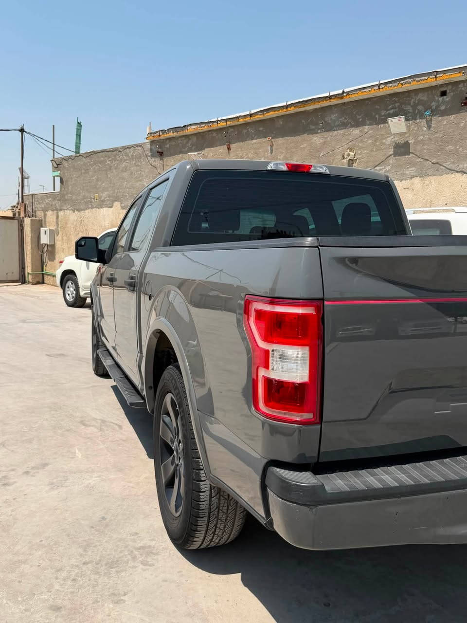 سلام عليكم
فورد F150 
موديل ٢٠١٨
لون سمنتي
فور ويل
موصفات
كشن كهرباء
شاشه جبيرا 
كامره خلفيه
مكينه ٦ سلندر
تخم تاير جديد
صدر خلفي امامي جديد
رقم سنويه جديد تحويل ثاني يوم
مكان السياره زيونه ملعب الشعب
***********
