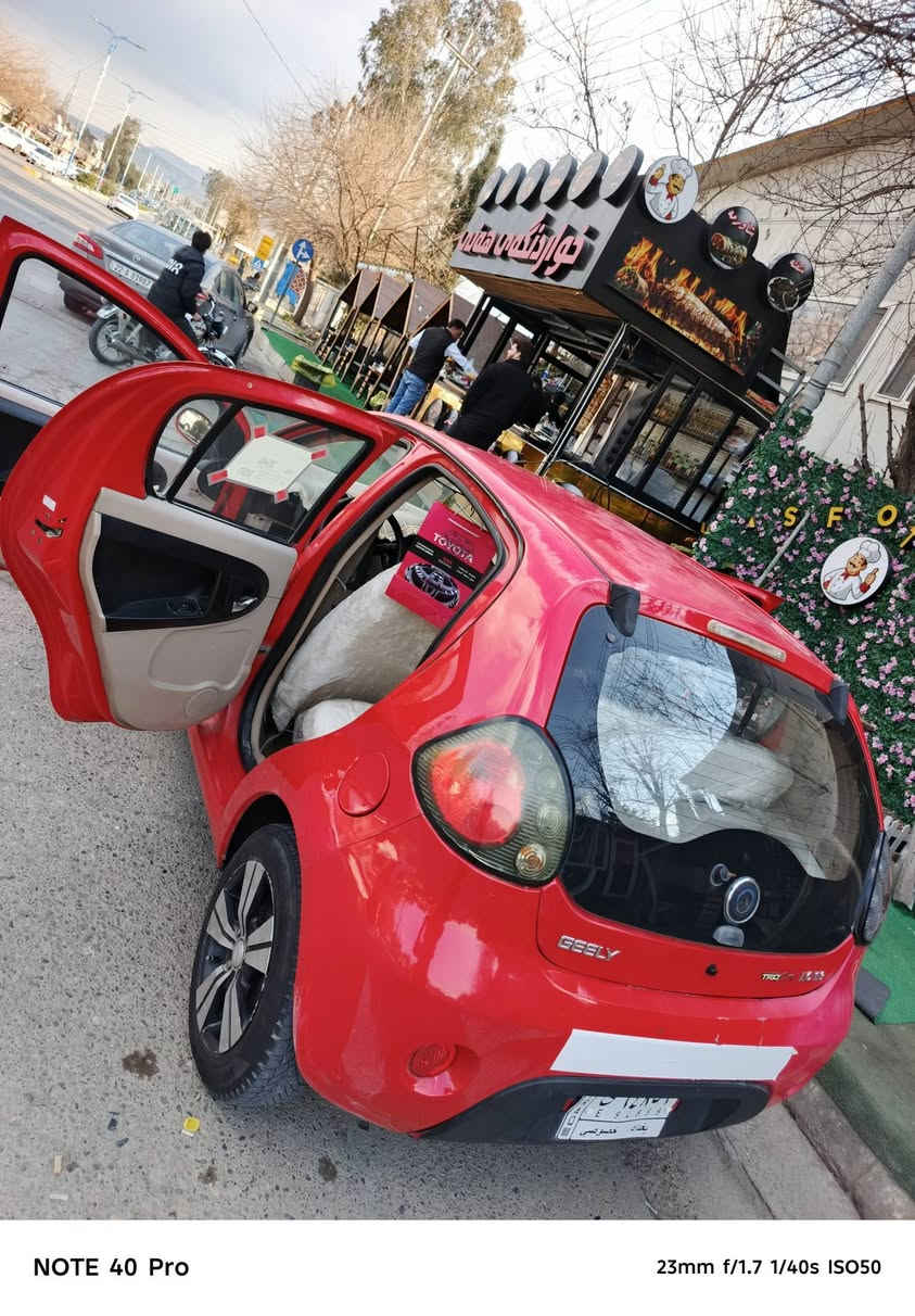 جیلی پاندا مۆدێل ۲۰۱۳ ئۆتۆماتیک
بێ دەعم بێ لێدراو تەنها کاڵبونەوەیەکی کەمی هەیە 
سەیارەیەکی بێ مەسرەف ماڵی دۆست زۆر کەم بەنزین ئەخوات گێڕو مەکینە کۆرۆلا ئاوێنە ئیشارەت ئاوێنە کارەبا چوار تایەو ویلی لۆکی لەسەرە کامل کارەبای بەشەرت 
ڕەقم جنوب بەشەرتی ئەوەلیات  بەڵام تەحویل ناکرێت .
نرخی 37 گەڵاو مەجال ***********
