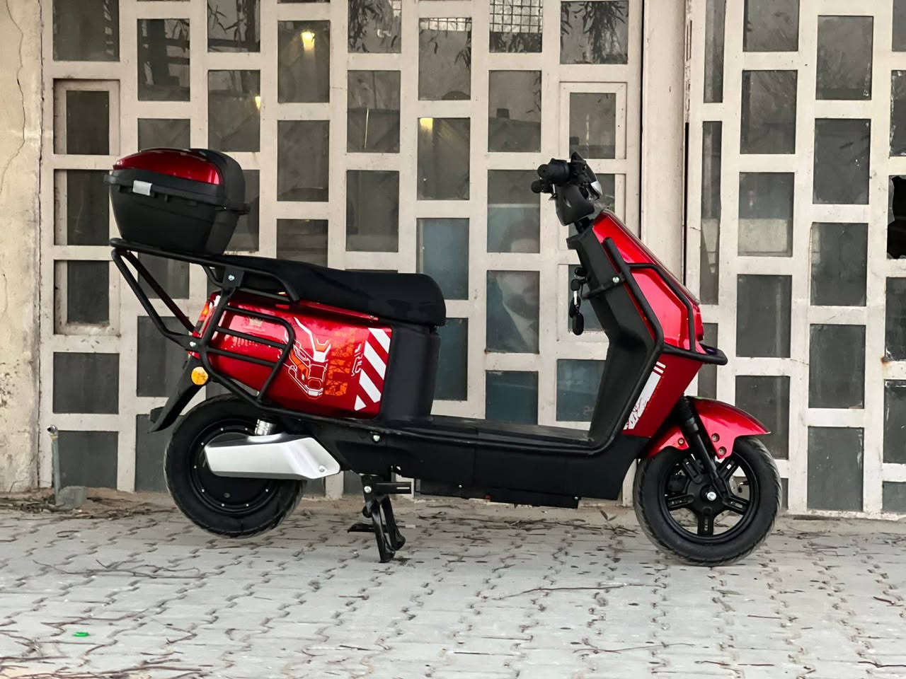 سلام عليكم شباب دراجه شحن للبيع نوع سكنس  زيرو زيرو غير مستخدم من المعرض البيت الله 
شاهد  بعدها وكاله ولا شحنه مشحونه ابد 
  الله  شاهد وصل معرض موجود ابسمي  مواصفاتها
الموديل2026
بطاريات 6 دبل 
التحويلات 1.2.3
السرعه75 حقيقي معا الوزن 
شاشه تاب تعرض الك لاعطالً ان وجدت 
اشاير رباعيه 
شاحنه اصليه 
تشغيل عن بعد 
بصمات 2 
سويجات 2
نضام السرقه 
مري أصليات 
تحمل شخصين 
تايرات جوبلس تحمل وزن عالي جداً
لونها مميز 
قفل ستيرن 
لونها مميز كلش 
استان تعليك /استان صفح 
لايتات زنوزن قويه جدا
الدراجه مدرعه بل كامل 360درجه

 اي استفسار اتصال 

***********

العنوان بغداد
