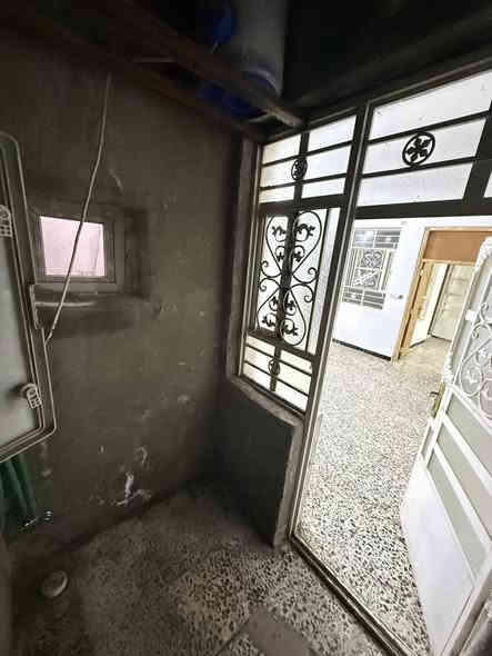 بيت للايجار خلفي ١٠٠متر البلديات بشارع الكنيسه خلف ملعب المدينه غرفتين وصاله كبيره وصحيات ومطبخ حار ومطبخ بارد 
***********
