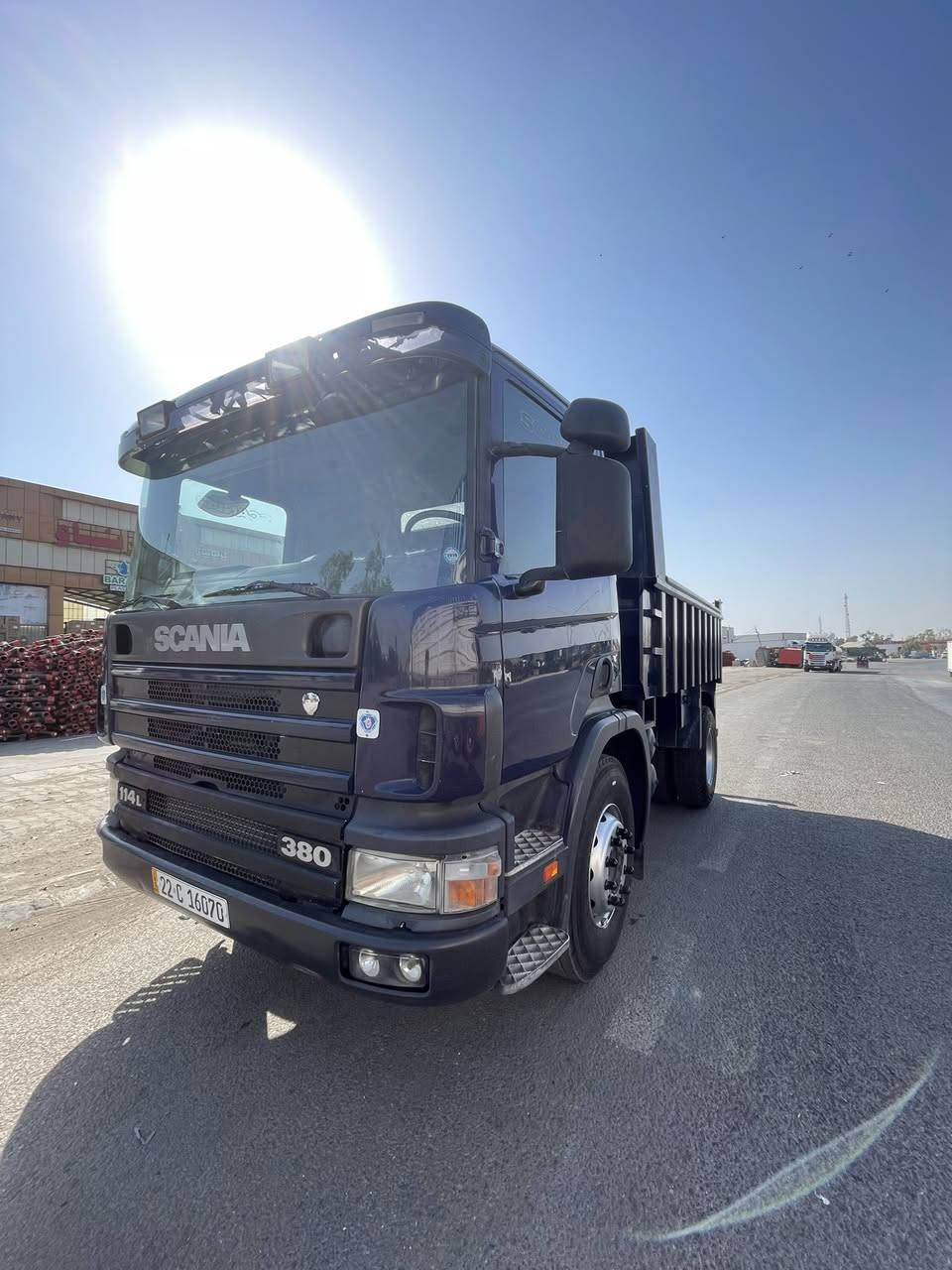 السلام عليكم
أسكانيا قلاب (٢٥٥$ 💵) ورقة 
موديل : ٢٠٠٢ ( كفالة عامة)
محرك (٦ سلندر انجيكتر ) 
كير ( ٣*٣ عادي)
رقم و سنوية جديد تحويل مباشر
مكان اربيل 
***********     📞وتس اب
*********** 📞
