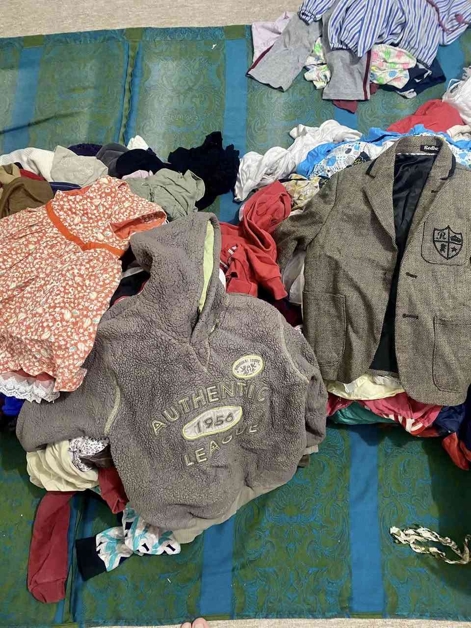 فروشتنى خيرااااااا جلى لةنگة 1مانگى تا 8+9 سالانى تياية كوران +كچان جلى ئافرةتان و پياوني تياية (830) پارچةية دانةى(250) دينار رقم موبايل(***********)
