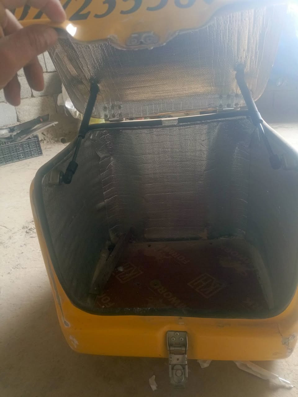 سلام عليكم صندوك فايبر كلاس للبيع مكان صويره ***********
