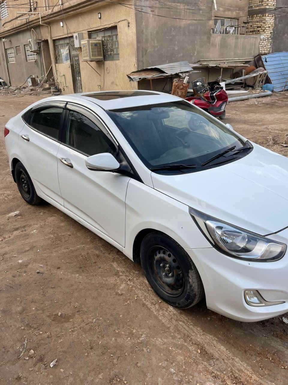 السلام عليكم
للبيع اكسنت موديل 15 
خليجي بلو فول مواصفات رقم بابل باسمي 
مكينة 1600 دوش قطرتين 
كير AT
غرفة نظيفة جديدة
فتحة سقف 
شاشة 
كامرة دوارة 
حساسات 
خمسة ويل كب 
عدة صندوق كاملة 
كير ومكينة مكفولات 
سيارة نظيفة شوفة العين + السونار مرفق وي الصور
ملاحظة اخوان / باب السائق بلادية ممبدلة فقط براغي الباب مضبوبة اكفلها الك.
السعر 108 وبيها مجال للاستفسار اكثر اتصل وبيك خير وتدلل 
***********
