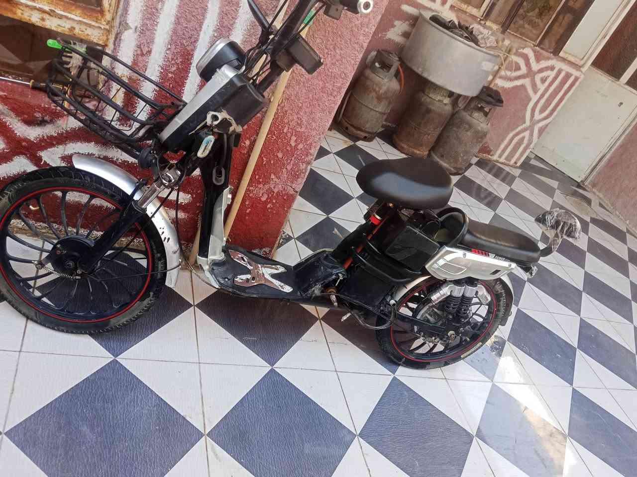 السلام عليكم دراجه للبيع شحن حجم 20 سعر 250 وبيها مجال العنوان بغداد الجزيره السياحيه ***********
