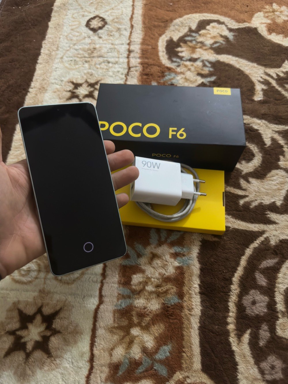 سلام عليكم بوكو F6 ذاكرة 512/12 جيجابايت للبيع مكاني بغداد نضيفً حيلل بس بي هاي الثلمة البسيطة وكلشي مابي بطارية وشاشة يخبلن 120 فريم كل ال الاعب🩶