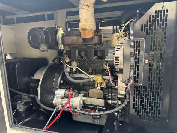 💪 القدرة: 30  كيفي

راس التوليد : لوري سومر فرنسي اصلي ✅

محرك بيركنز اصلي ✅

⏱️ عدد ساعات التشغيل:ساعة 1321ساعه فقط !✅

🔇  نسبة الكاتم:100%سوبر  سايلنت

 

المنشأ: صناعة انكليزي  أصلي✅

ضمان تشغيل ✅

وضمان محرك ✅

تنبية ‼️

يتوفر لدينا مولدات 

✅مستعمل .

✅جديد زيرو .

✅تأجير مولدات  كافه الاحجام .

⸻

🔧 خدمات ما بعد البيع:

 • ✅ ضمان تشغيل فعلي عند التسليم

 • ✅ ضمان على المحرك

 • 🔄 خدمة استبدال المولدات القديمة

 • 🧰 مراوس مولدة متوفرة حسب الطلب

 • 👨‍🔧 خدمة صيانة ودعم فني متواصل

⸻

📍 الموقع:

بغداد – الكرادة – شارع 52 – كمب سارة

📞 للتواصل والاستفسار:

[***********] اسيا 

⸻

⚡ معرض الأخوين – ثقة تُشغِّل حياتك ⚡
