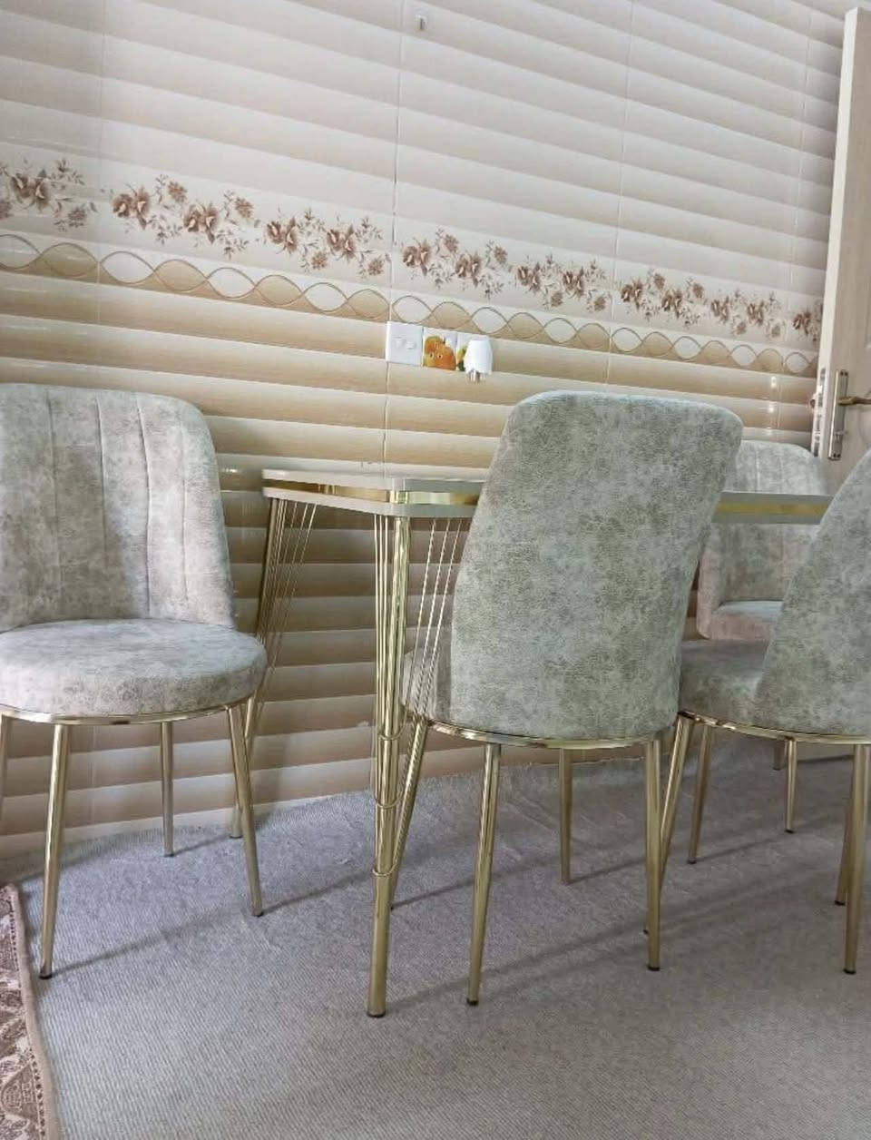 مێزو نان خواردن لەگەڵ چوار کورسی پاک و بێ عەیب وەک لۆک وایە 
نرخی 150هەزارو مەعامەلە لەکەلار.
🏃چیتان هەیە وێنەی بنێرن بۆتان دەفرۆشم🏃


**إذا كنت صاحب هذا الإعلان وتريد حذفه لأي سبب، رجاءا أرسل رسالة إلى الدعم الفني**