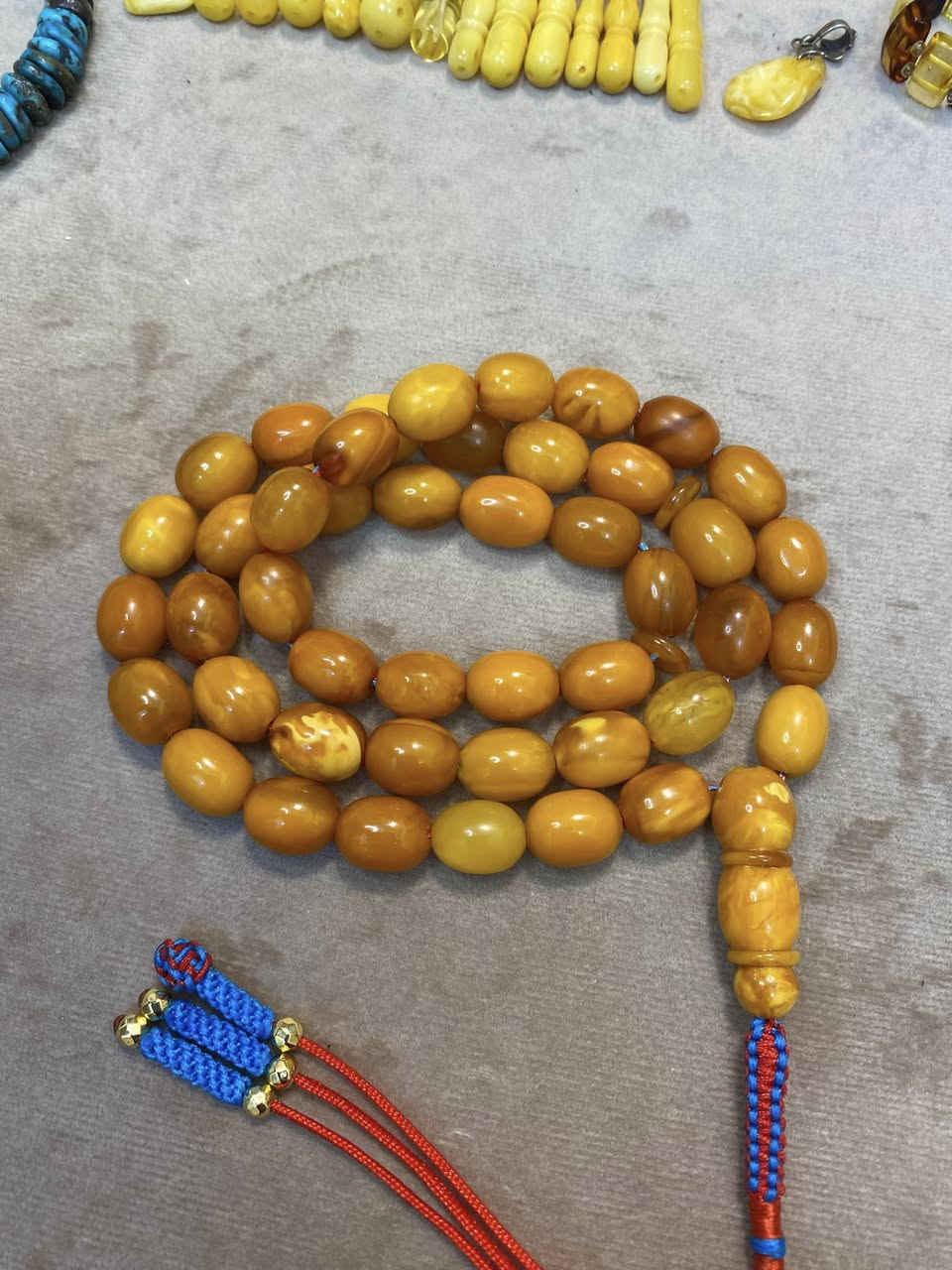 تحفة من الكهرب الألماني الحجري الأنتيك وزن صافي 38,5 غرام عدد الحبات 45 حبة قياس الحبة 10.5-14 ملم مسباح ولاغلطة متوفر توصيل لكافة المحافظات السعر على الخاص رجاءا 💍😍😍💎😍💍💍❤️


**إذا كنت صاحب هذا الإعلان وتريد حذفه لأي سبب، رجاءا أرسل رسالة إلى الدعم الفني**