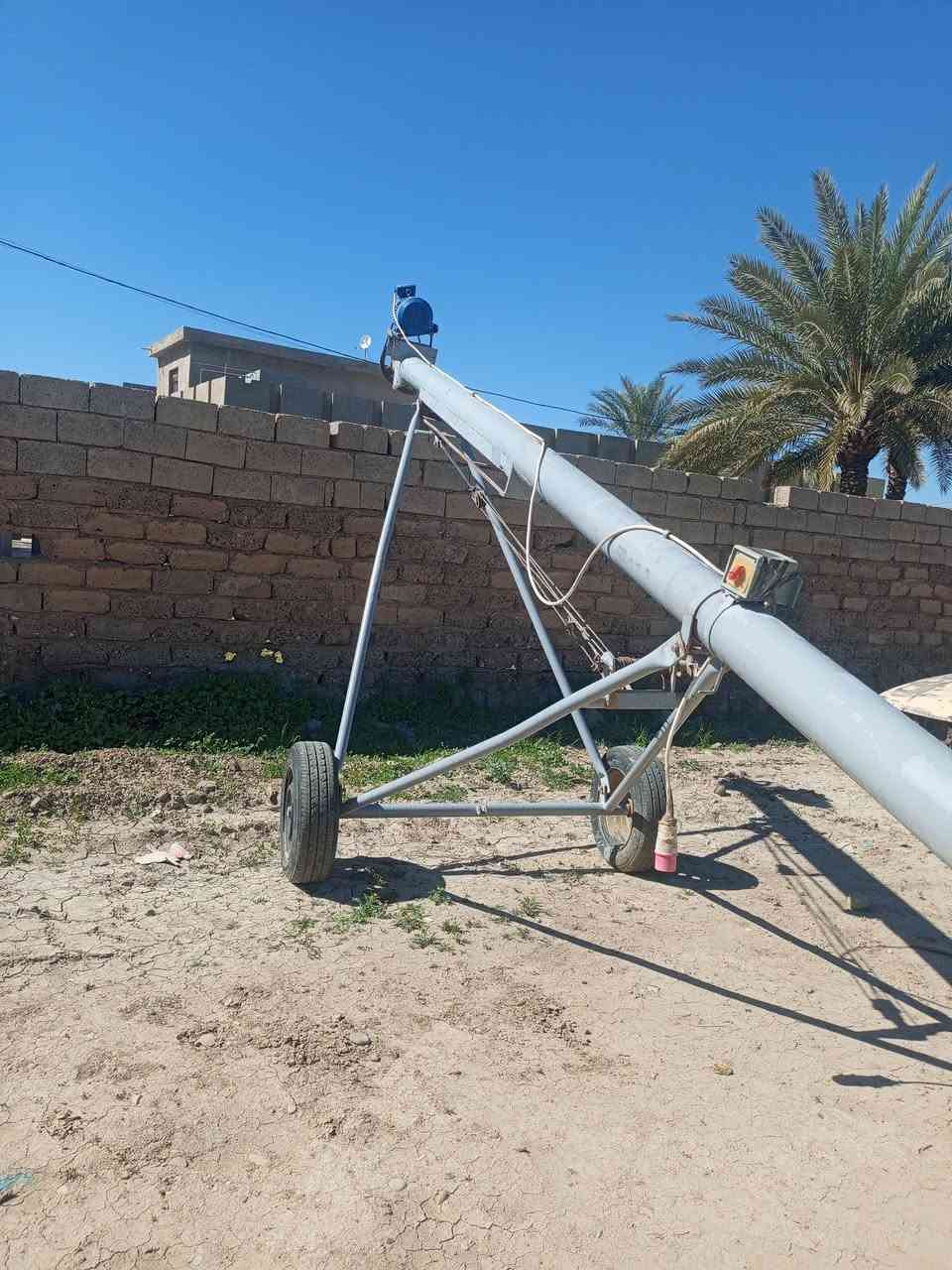 سلام عليكم للبيع برينه تحميل حنطه جاهزه ماطور جديد وماعايزه شي بس تشغل السعر 17وبيه مجال  العلم مجاور حي الصناعه  الاستفسار الاتصال ‏‪***********‬‏. ‏‪***********‬‏
