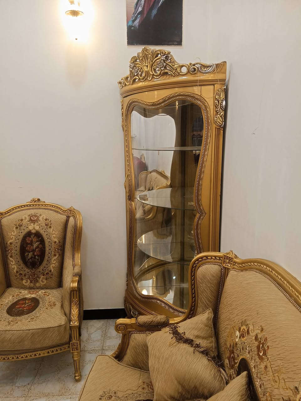 السلام عليكم تخم زان مصري مقعد 10 زائد طبلات كبيره واثنين وسطيات النظافه جيده المكان بغداد تواصل على هذا الرقم واتساب اتصال *********** زائد فاترينه
