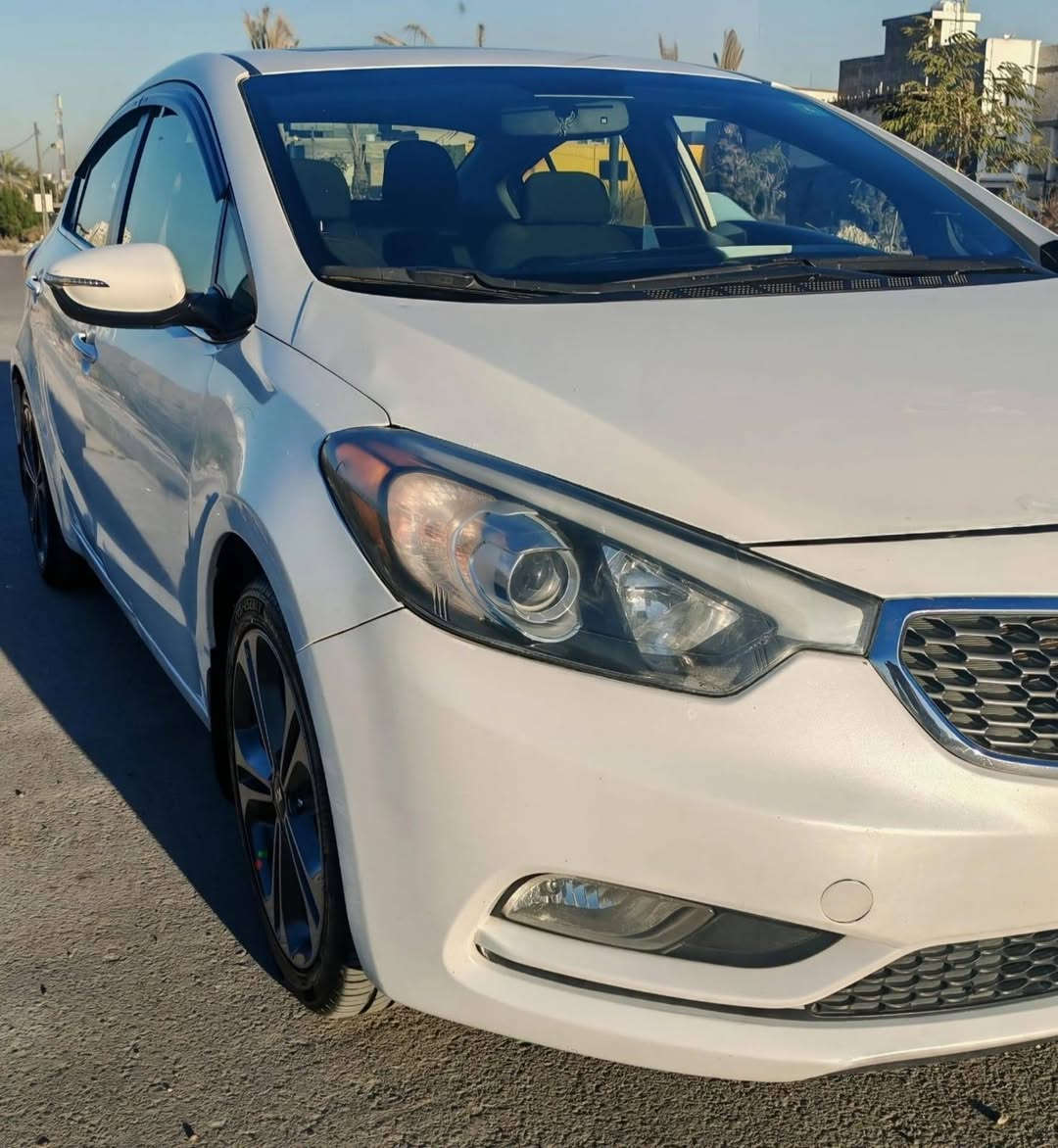 السلام عليكم
كيا فورتي 2016 وارد أمريكي حادثها جاملغ وبنيد 
محرك 2000gdi
شرط لا تنقيص ولا تبخير وعل فحص 
فول عدا البصمه
فتحه
مري شفط
اشاير بل مري
تبريد قطعتين
تحكم ستيرن جهتين 
تخم تاير جديد 
السياره جاهزه من كلشي ادامه كامله تبديل دهن اصلي كهربائيات كلها شغاله مناقصها أي شي
السعر 120  وبيها مجال 
المكان بغداد 
للأستفسار اتصل
***********
متواجد واتساب
