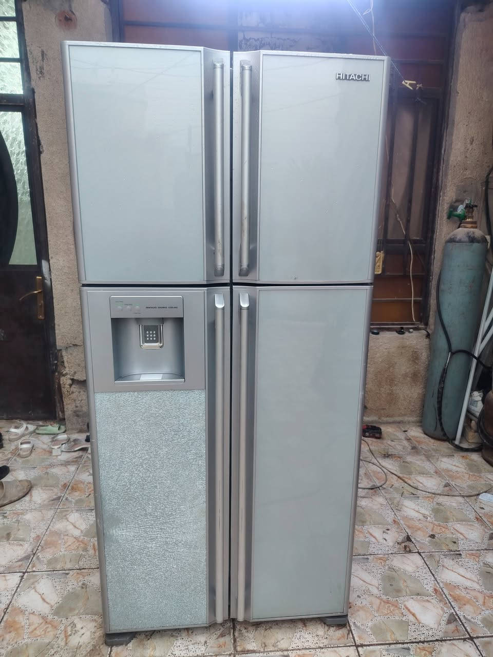 سلام عليكم ثلاجه وبراد ماركه هيتاشي فول نضافه السعر ٣٥٠ مكاني بغداد المشتل ***********
